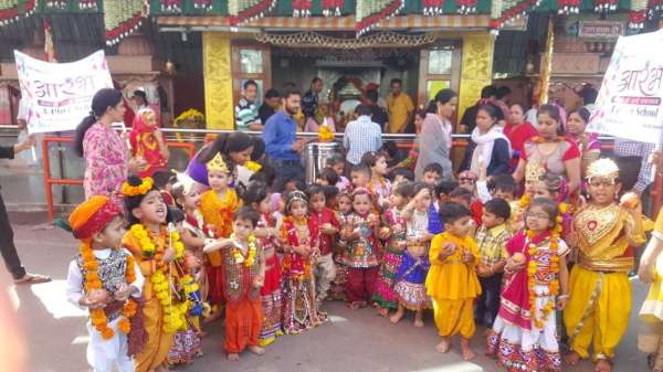Little ones played Dandiya Raas and Ravan Dahan
