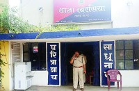 हाईस्कूल की टीचर को इंग्लैंड के अस्टीन डेविड ने लगाया 13 लाख का चूना, ऐसे लिया झांसे में, पढि़ए पूरी खबर...