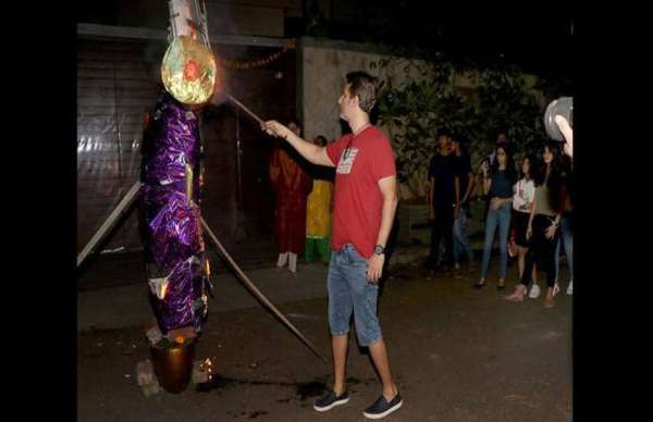 raveena tandon celebrates dussehra with her children latest photos