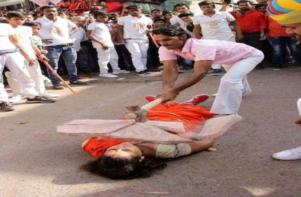 what is this...? It does not even take four minutes and Ravan stacks