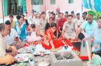 पुलिस लाइन व थानों में की गई शस्त्रों की पूजा, एसपी, एएसपी समेत कर्मचारी हुए शामिल