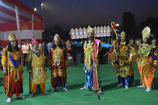 जवाहर नगर स्टेडिय़म में कैसे हुआ रावण वध, देखें इन तस्वीरों में