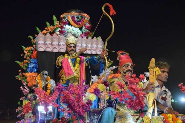 जवाहर नगर स्टेडिय़म में कैसे हुआ रावण वध, देखें इन तस्वीरों में