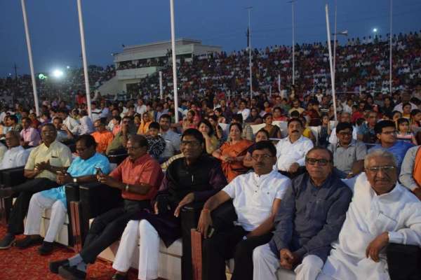 जवाहर नगर स्टेडिय़म में कैसे हुआ रावण वध, देखें इन तस्वीरों में