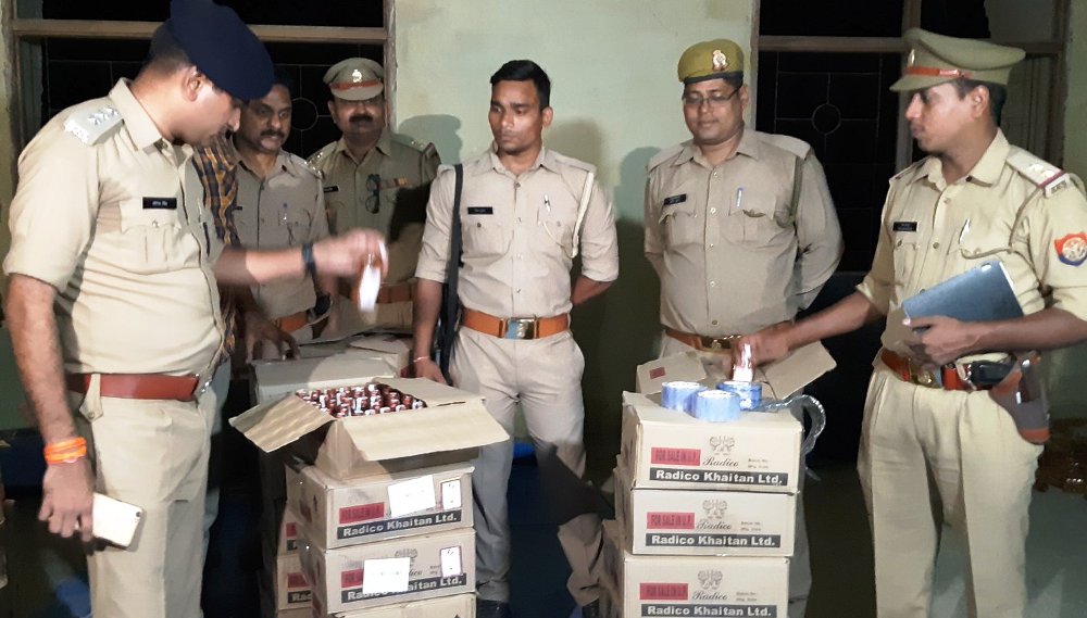 आबकारी विभाग की मदद से चल रहा था यह गोरखधंधा..पुलिस ने मारा छापा तो सामने आयी चौकाने वाली तस्वीर
