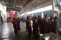 रेलवे स्टेशन पर उतरते ही गर्भवती महिला ने बच्चे को दिया जन्म, जच्चा-बच्चा दोनों स्वस्थ