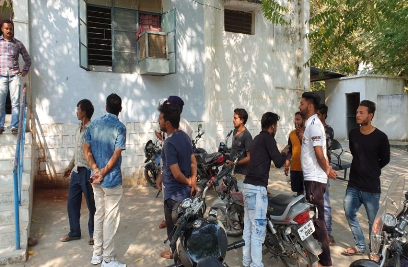 fiercely beaten by two youths for mobile theft in hajipur