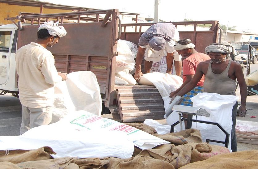 Farmers are not selling mung and peanuts due to complications of rules