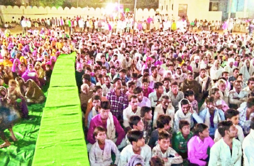 भजन संध्या में उपस्थित श्रोता