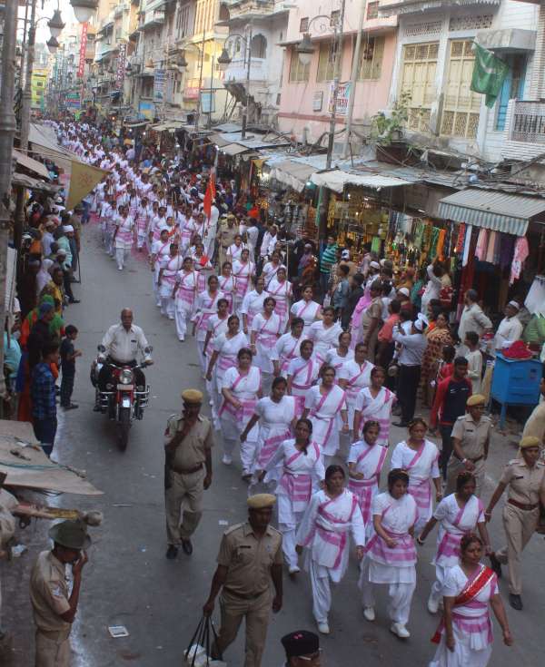 beautiful pics of ladies path sanchlan in city