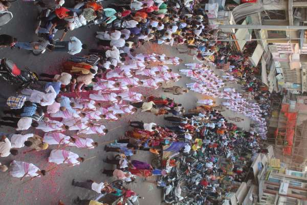 beautiful pics of ladies path sanchlan in city