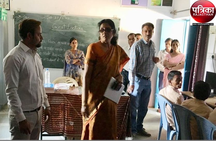 VIDEO : अचानक स्कूल पहुंची संयुक्त निदेशक ने क्या किया…जानें