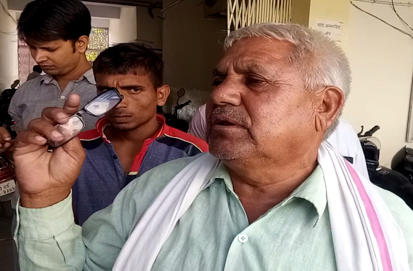 2 lac rupees looted from retired forest personnel in Bharatpur