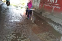 जान जोखिम में रख करते हैं आवागमन