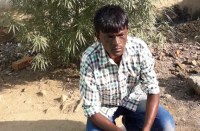 Video- घर के आंगन में लगाया था ये पौधा, अचानक आई पुलिस और युवक को कर लिया गिरफ्तार, पढि़ए खबर...