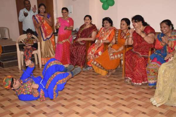 दिव्यांगों ने गरबा की प्रस्तुति देकर जीता शहरवासियों का दिल, देखें इन तस्वीरों में