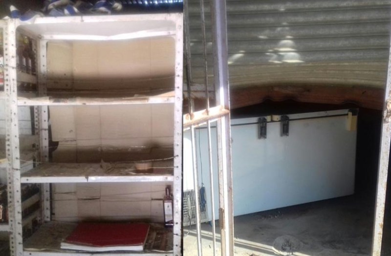 junk-guard-s-hand-foot-dam-liquor-looti