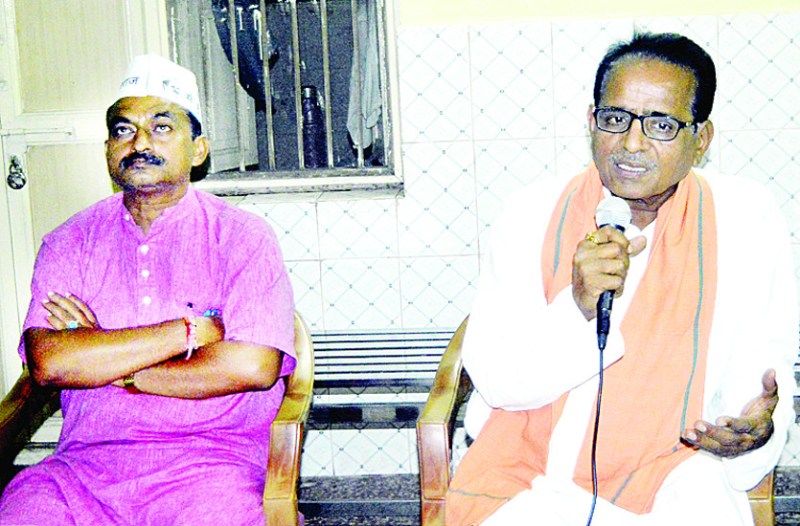 प्रत्याशी राजेश त्रिपाठी जनता के सवालों का सामना करने पहुंचे