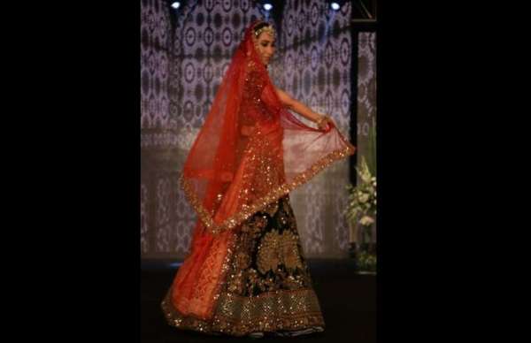 karisma kapoor in ramp walk in rajasthani lehenga latest photos