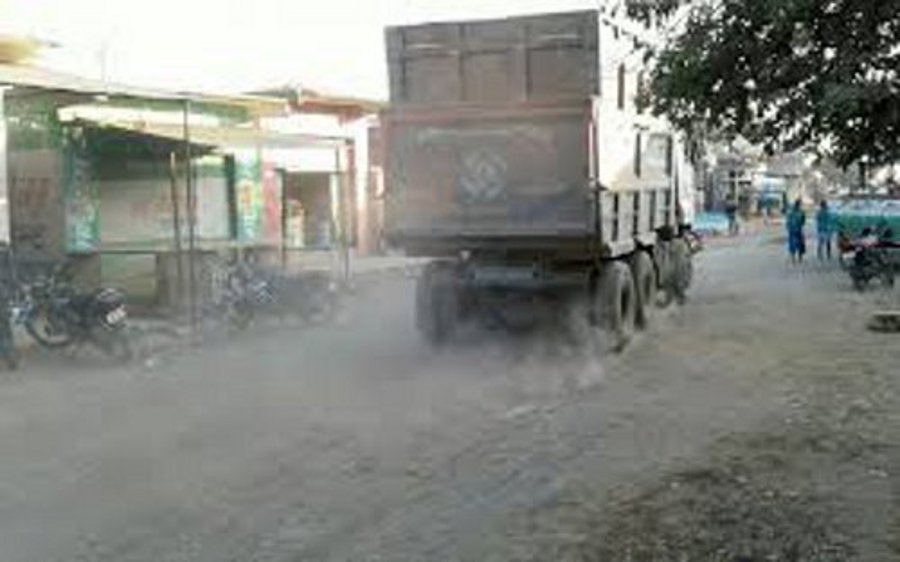 Pollution in Devsar Hospital Singrauli, patient disturb for road dust