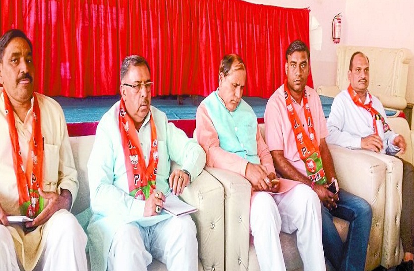 भाजपा पदाधिकारी।