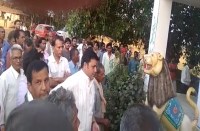 टिकट मिलने से पहले ही कांग्रेस के इस नेता ने छोड़े पटाखे, मनाया जश्न, देखें वीडियो...