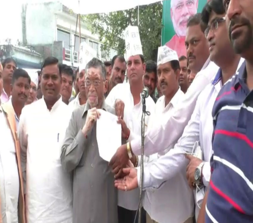 government Employees kept fast on demand for old pension scheme