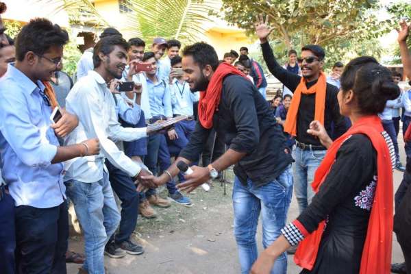 नुक्कड़ नाटक से मतदान के प्रति किया जागरूक, देखे इन तस्वीरों में