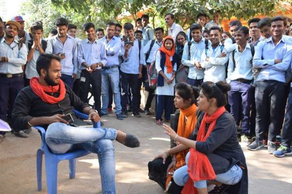 नुक्कड़ नाटक से मतदान के प्रति किया जागरूक, देखे इन तस्वीरों में