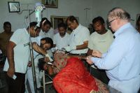 बस पर बैठकर कर रहे थे सफर, फिर हुआ कुछ एेसा कि...मची चीख-पुकार, पढि़ए पूरा समाचार