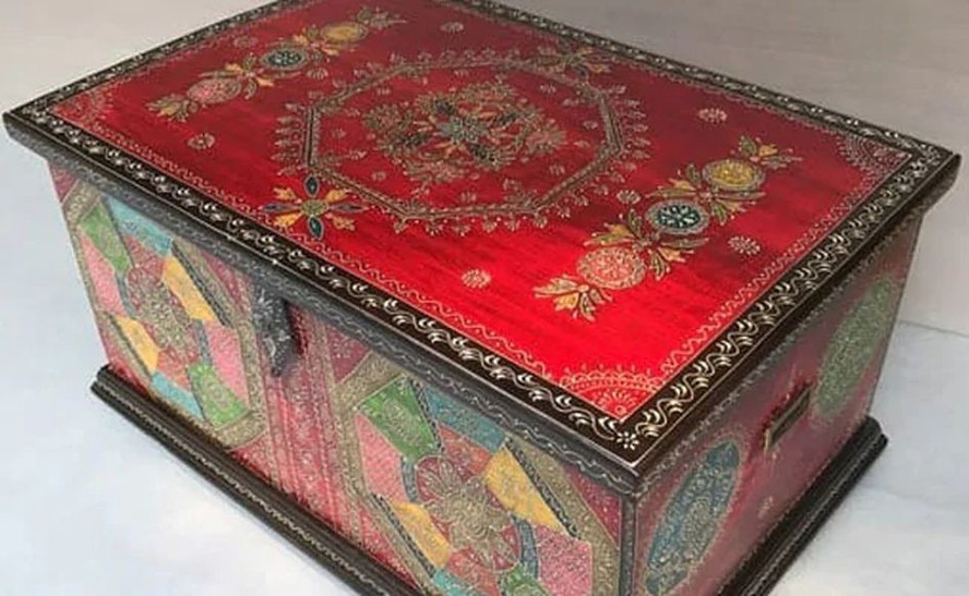 PM Modi Gifted Shinzo Abe Jodhpuri Handicraft Box