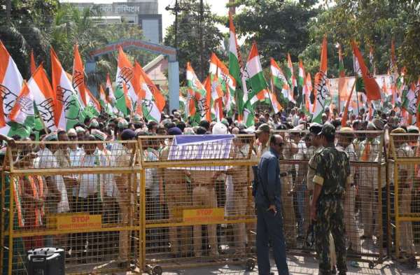 Photo Gallery : शुभ मुहूर्त में इन दिग्गजों ने नामांकन किया दाखिल, कांग्रेसी कार्यकर्ताओं ने निकाली रैली, किया शक्ति प्रदर्शन