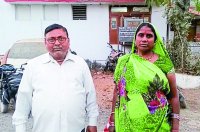 Big loot in front of Allahabad Bank in india