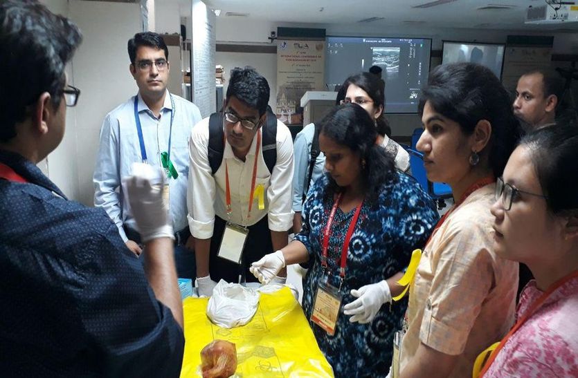 Treatment of knee pain with patient's own platelets