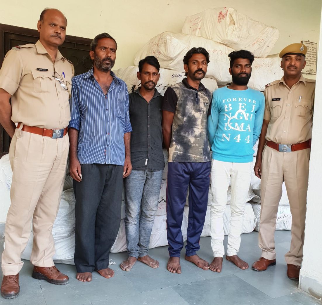Two lakh yarn stolen from the godown, 4 arrested