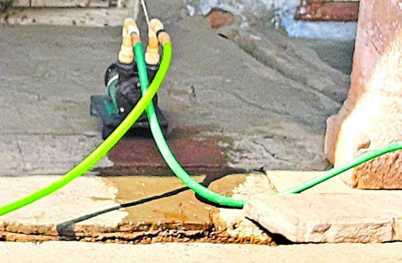 Steal water from motor,No spout on tap