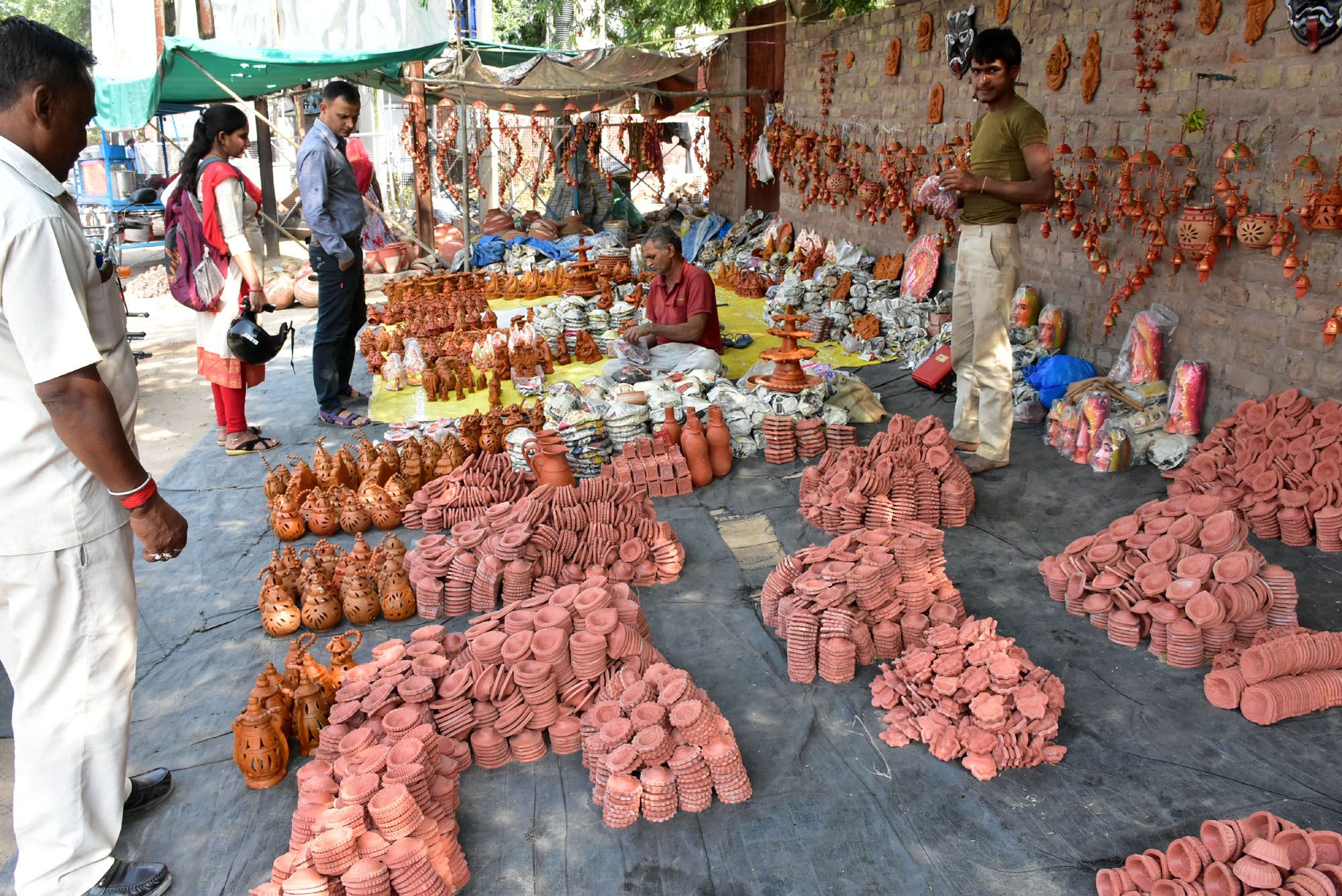 Bengal-Gujarat fancy items are enticing