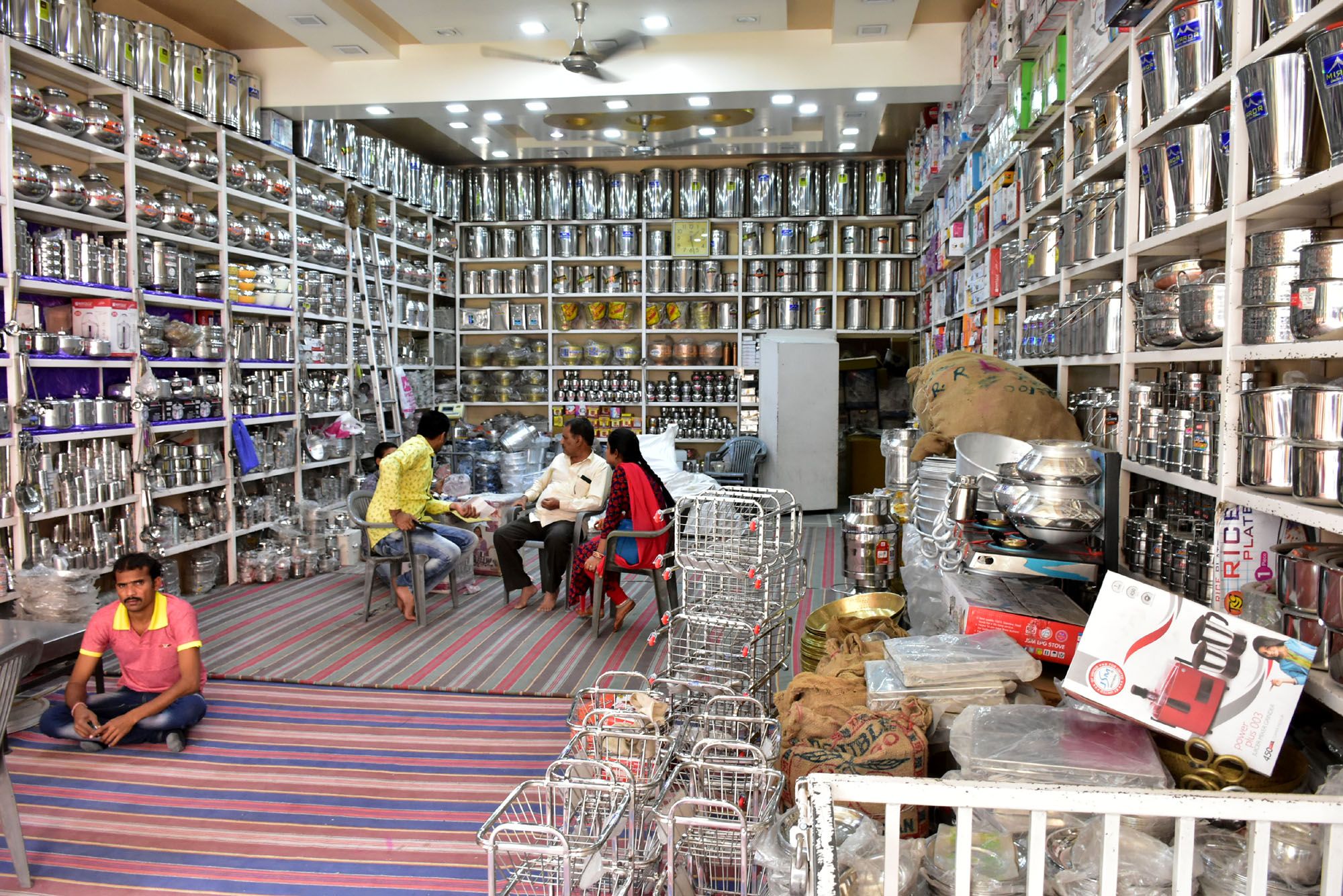Buyers will arrive in the auspicious time, the decorated market