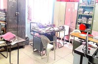 अभाव में सूना पड़ा कक्ष।