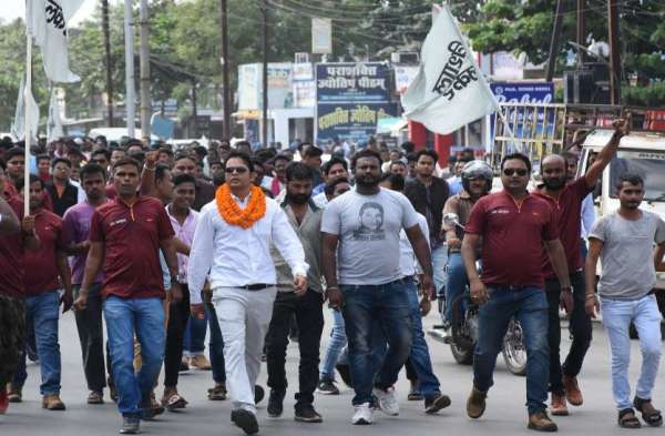 पूरे दिन शहर में राजनैतिक गहमा- गहमी, प्रत्याशियों ने शक्ति प्रदर्शन