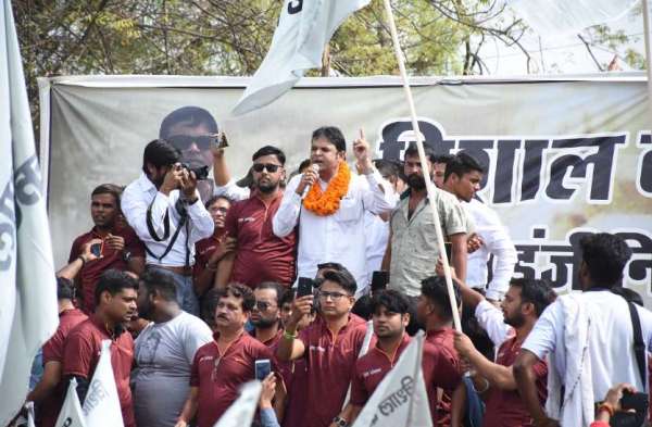 पूरे दिन शहर में राजनैतिक गहमा- गहमी, प्रत्याशियों ने शक्ति प्रदर्शन