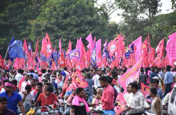 पूरे दिन शहर में राजनैतिक गहमा- गहमी, प्रत्याशियों ने शक्ति प्रदर्शन