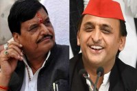 Akhilesh yadav and Shivpal Yadav