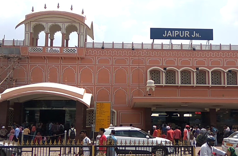 special coach for women in Agra fort Ajmer express train