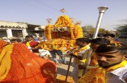 Sawalalia Seth went to house of devotees giving Darshan in bhilwara