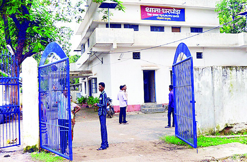 ट्रेलर में कोयला लेकर आ रहे चालक ने बीच रास्ते में 10 टन कोयला बेचा, फिर मिला दिया पत्थर, पकड़ाया