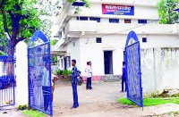 ट्रेलर में कोयला लेकर आ रहे चालक ने बीच रास्ते में 10 टन कोयला बेचा, फिर मिला दिया पत्थर, पकड़ाया