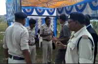 पुलिस ने डॉ. चरण दास महंत के गनमैन को अंदर जाने से रोका, फिर जो हुआ पढि़ए खबर...