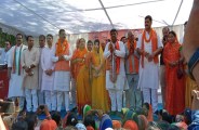 तेज धूप बर्दाश्त नहीं कर सकी तो लग्जरी कार में रैली का सफर किया पूरा, मंच से कहा- हमने इस मिट्टी का नमक खाया है...