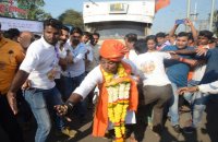 woma pulling a truck from tooth